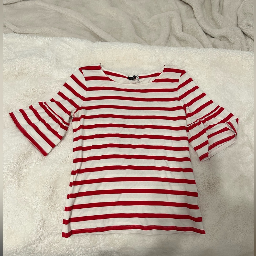 Cute red and white striped tshirt, super comfy and stylish, hardly used, small.